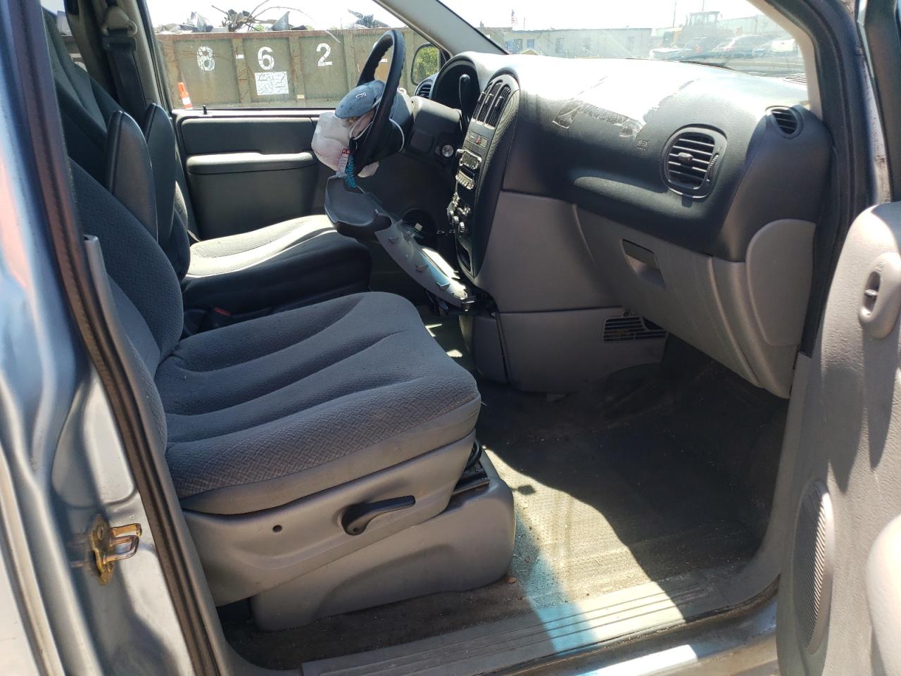 Photo 15 from auction – 2005 DODGE GRAND CARA with VIN 1D4GP24R15B350685