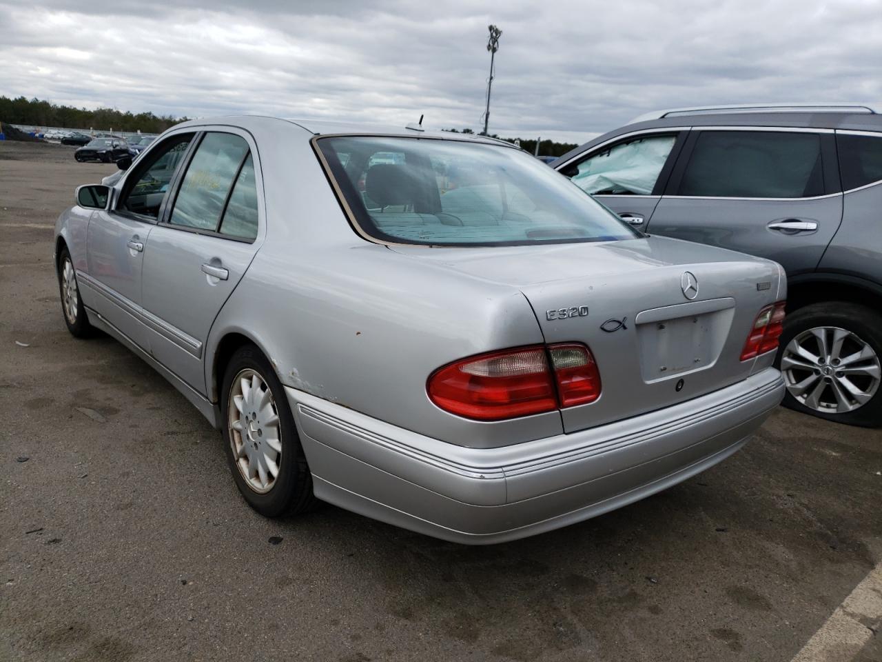 Photo 3 from auction – 2001 MERCEDES-BENZ E 320 with VIN WDBJF65J21B345381