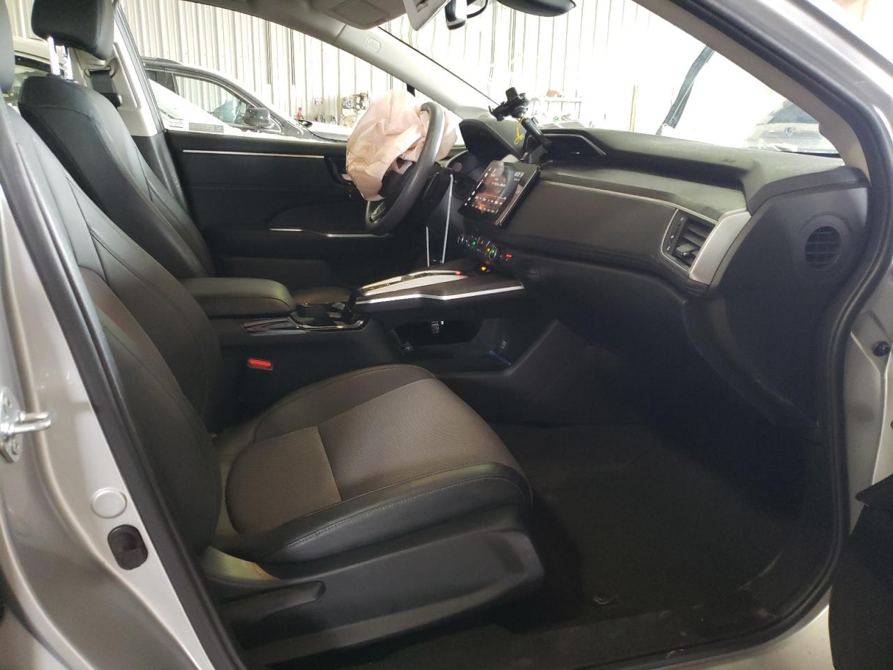 Photo 5 from auction – 2018 HONDA CLARITY with VIN JHMZC5F16JC010347