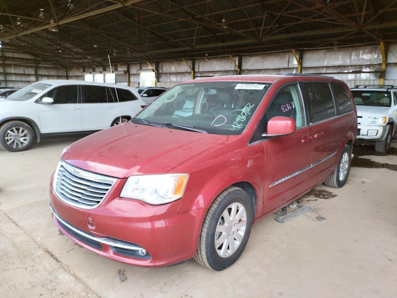 Photo 2 from auction – 2014 CHRYSLER TOWN & COU with VIN 2C4RC1BG7ER269706