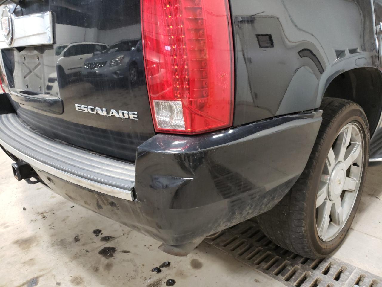 Photo 9 from auction – 2011 CADILLAC ESCALADE L with VIN 1GYS4BEF9BR392863
