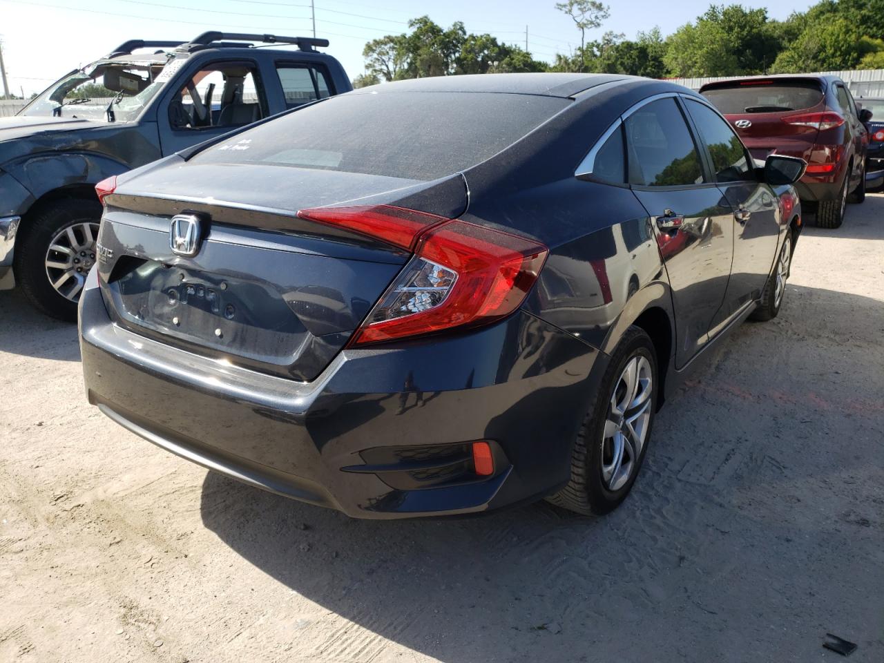 Photo 4 from auction – 2017 HONDA CIVIC LX with VIN 19XFC2F58HE078593