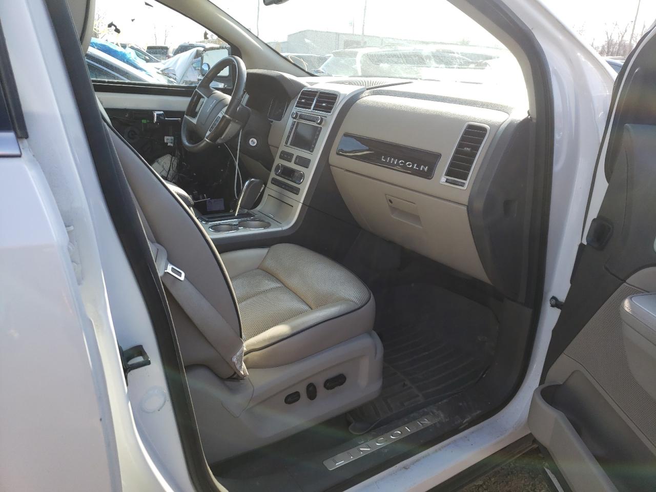Photo 5 from auction – 2009 LINCOLN MKX with VIN 2LMDU88C99BJ01049