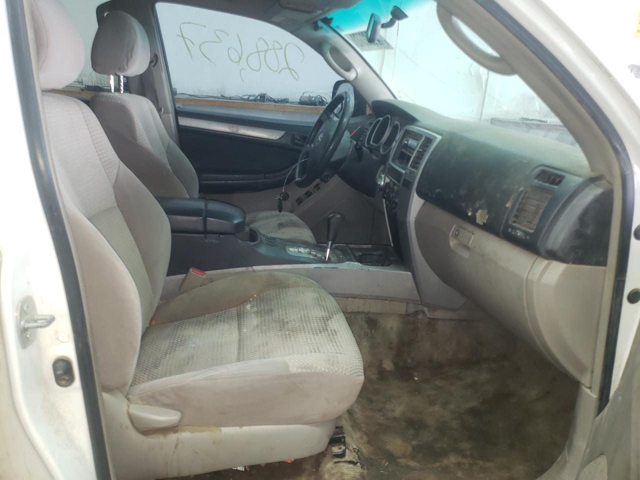 Photo 5 from auction – 2004 TOYOTA 4RUNNER SR with VIN JTEBU14R548021764