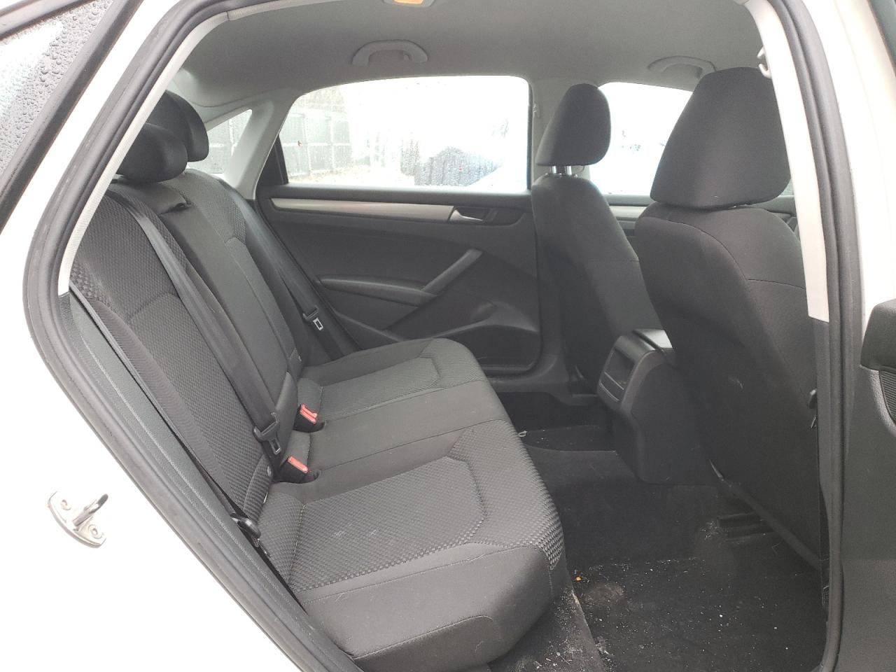 Photo 6 from auction – 2014 VOLKSWAGEN PASSAT S with VIN 1VWAT7A3XEC087065