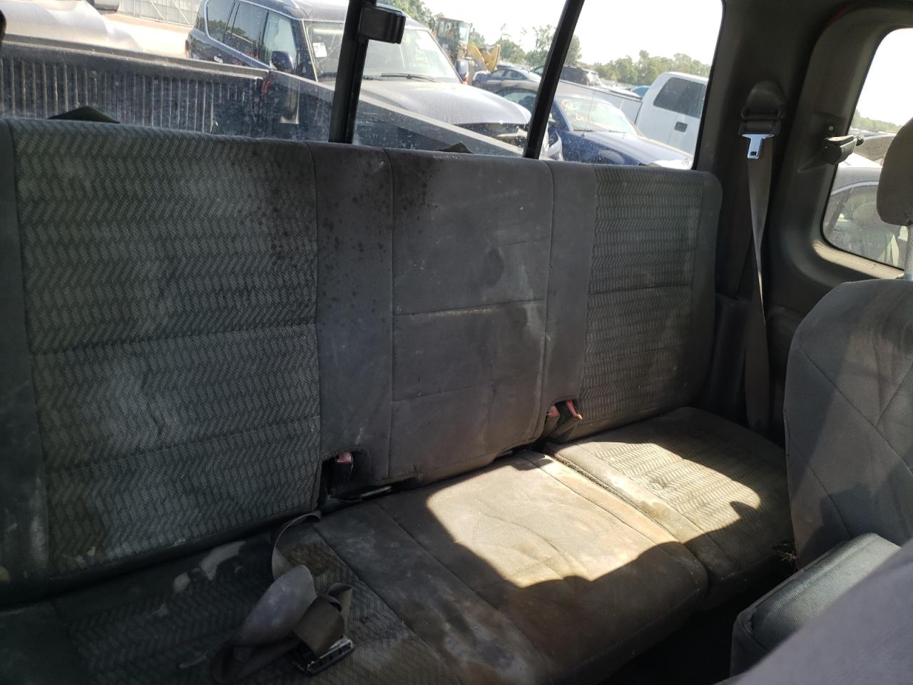 Photo 6 from auction – 2003 FORD F150 with VIN 1FTRX07223KB18408