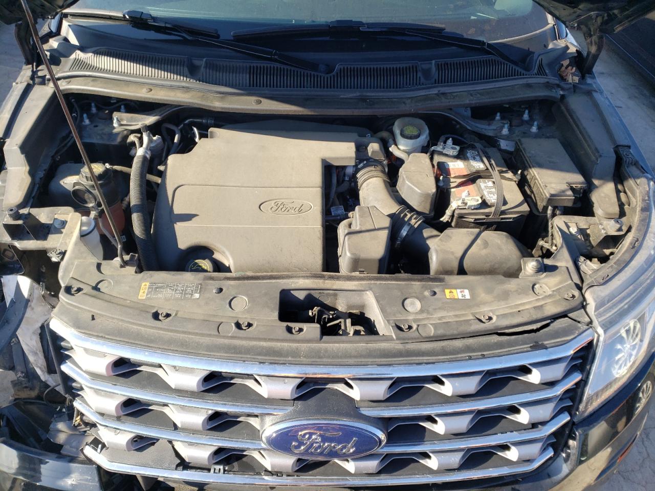Photo 7 from auction – 2017 FORD EXPLORER L with VIN 1FM5K7F84HGA92024