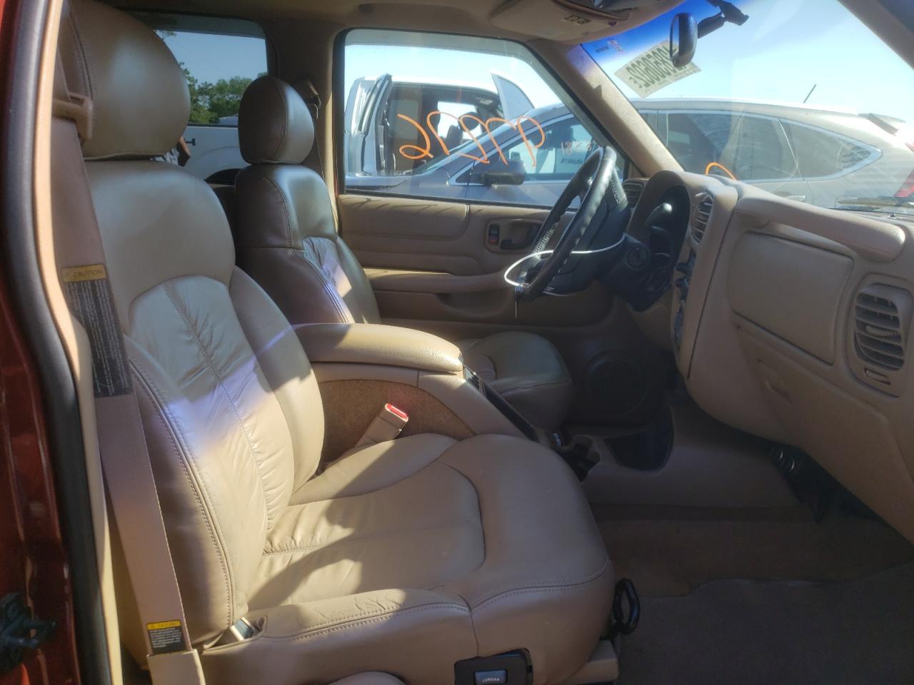 Photo 5 from auction – 1998 CHEVROLET BLAZER with VIN 1GNCS13W5W2118420