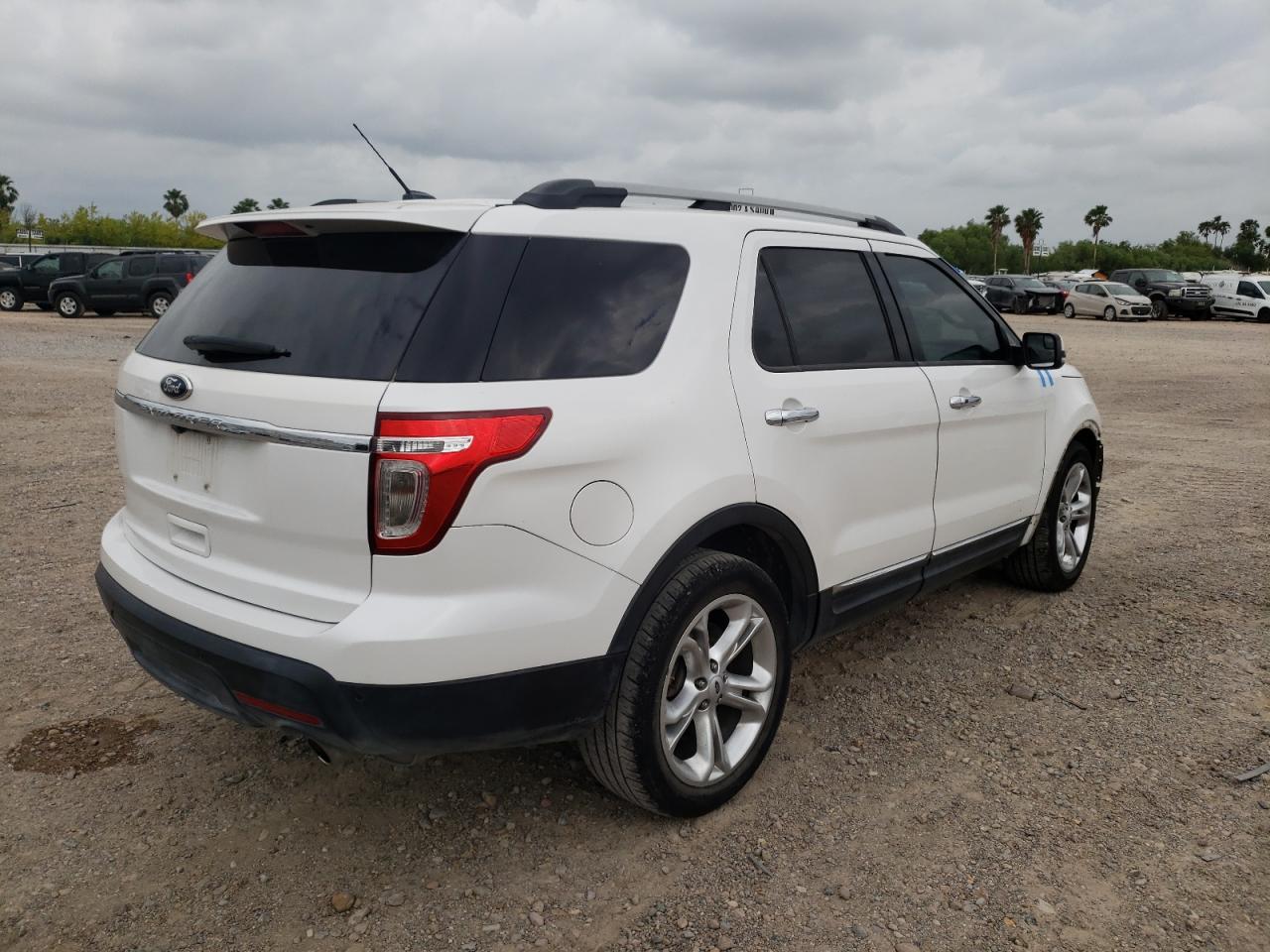 Photo 4 from auction – 2013 FORD EXPLORER L with VIN 1FM5K7F87DGC50429