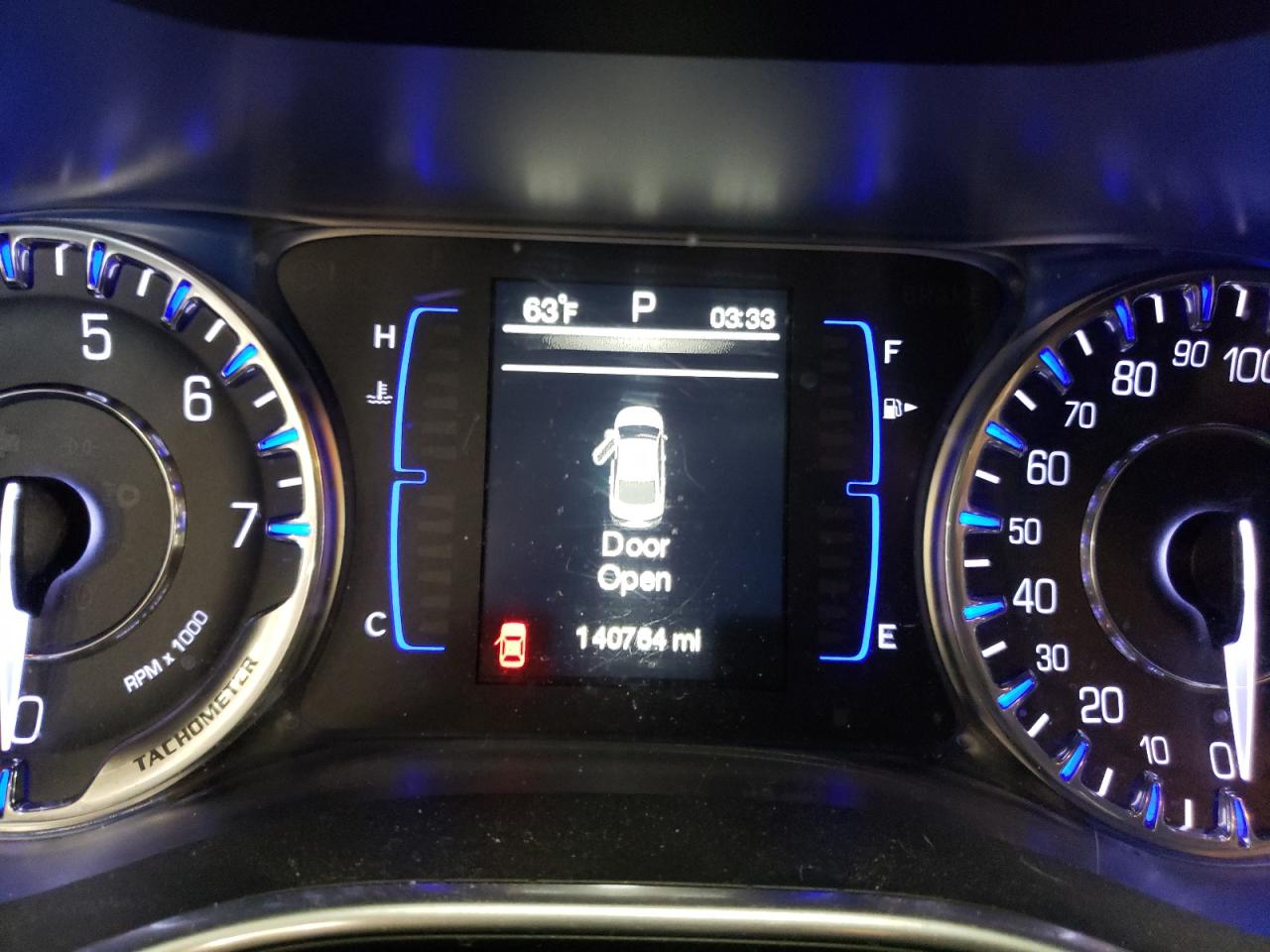 Photo 8 from auction – 2015 CHRYSLER 200 LIMITE with VIN 1C3CCCAB5FN640131