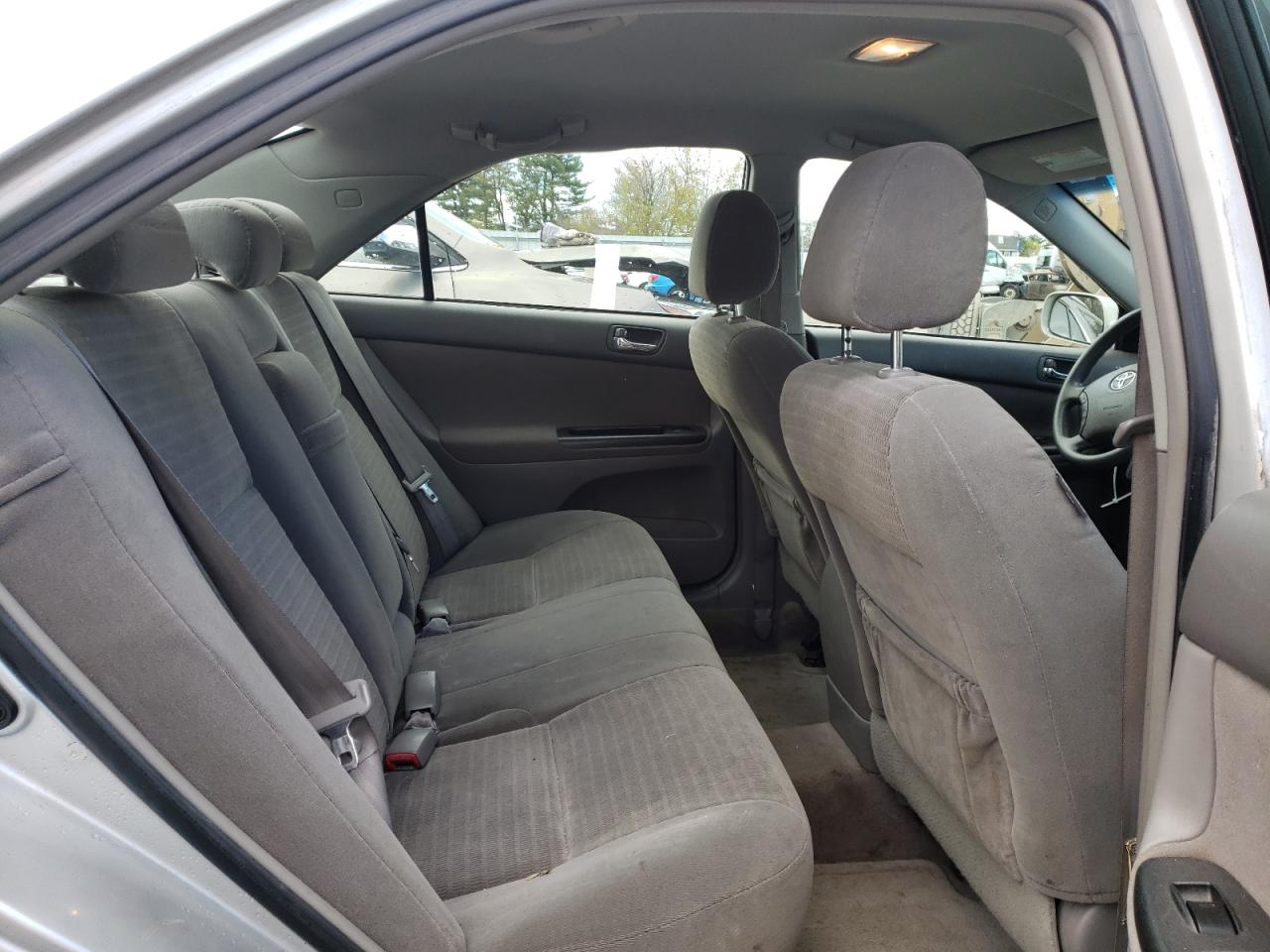 Photo 6 from auction – 2005 TOYOTA CAMRY LE with VIN 4T1BE30K15U103839
