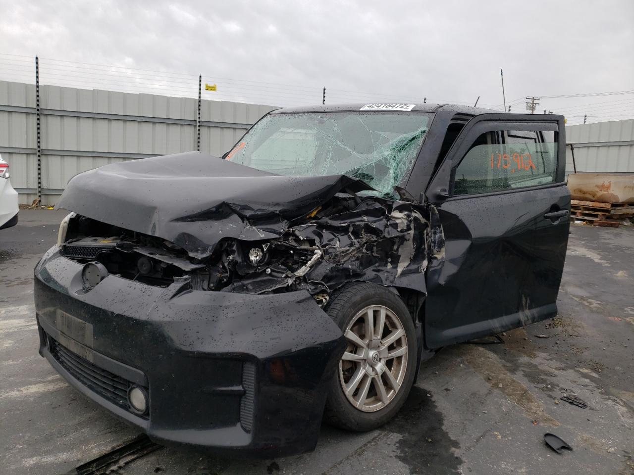Photo 2 from auction – 2011 TOYOTA SCION XB with VIN JTLZE4FE2B1141768