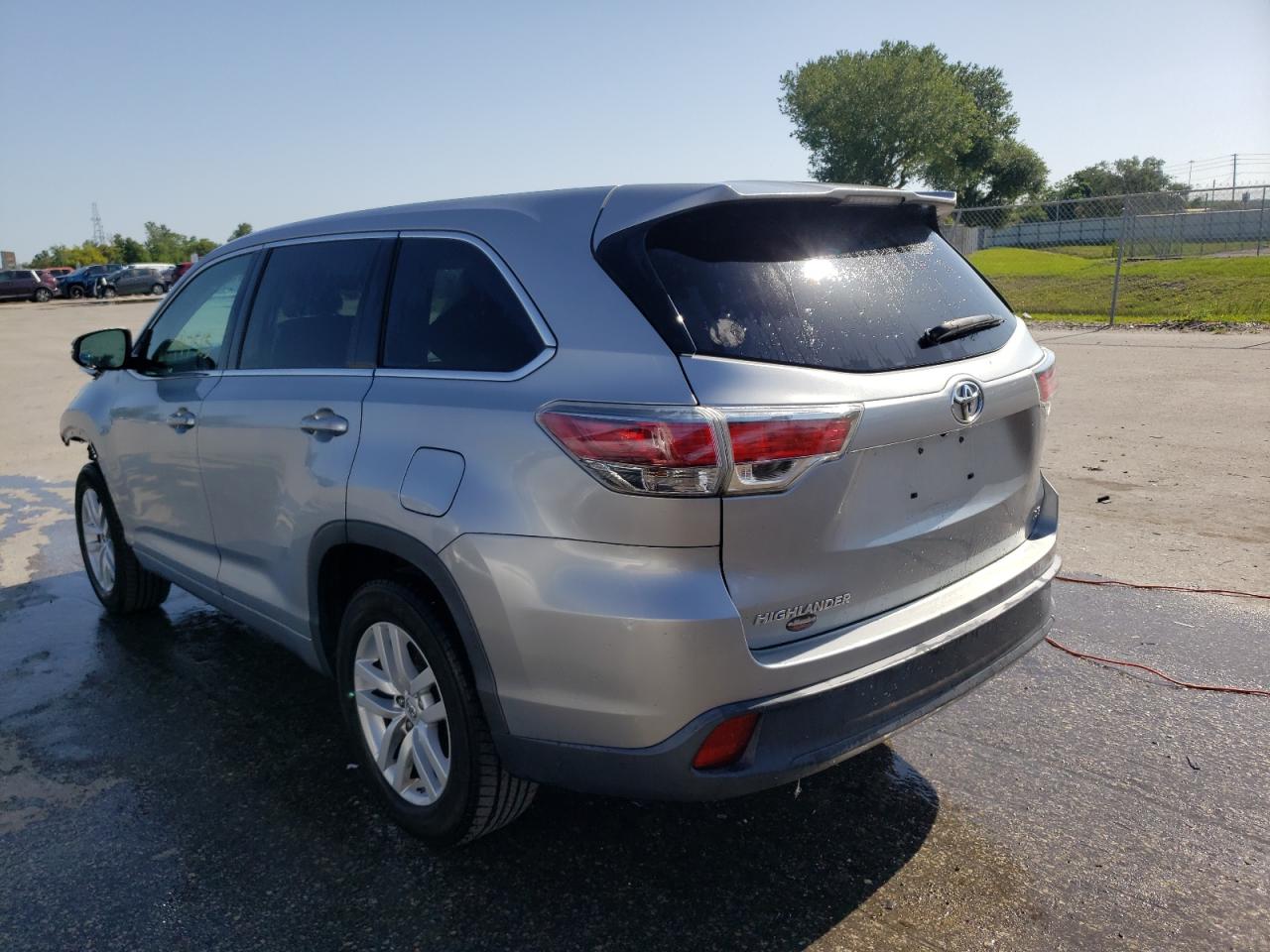 Photo 3 from auction – 2015 TOYOTA HIGHLANDER with VIN 5TDZARFH2FS010217