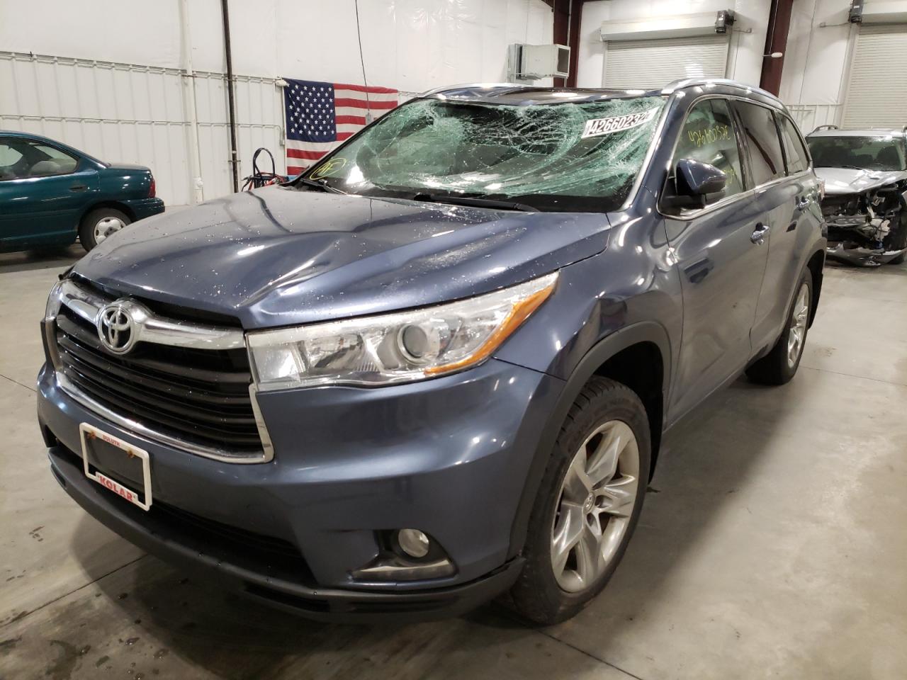Photo 2 from auction – 2014 TOYOTA HIGHLANDER with VIN 5TDDKRFH1ES071743