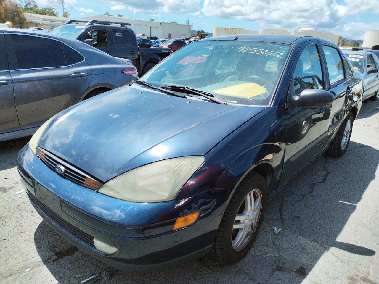 Photo 2 from auction – 2004 FORD FOCUS with VIN 1FAFP33P84W154545