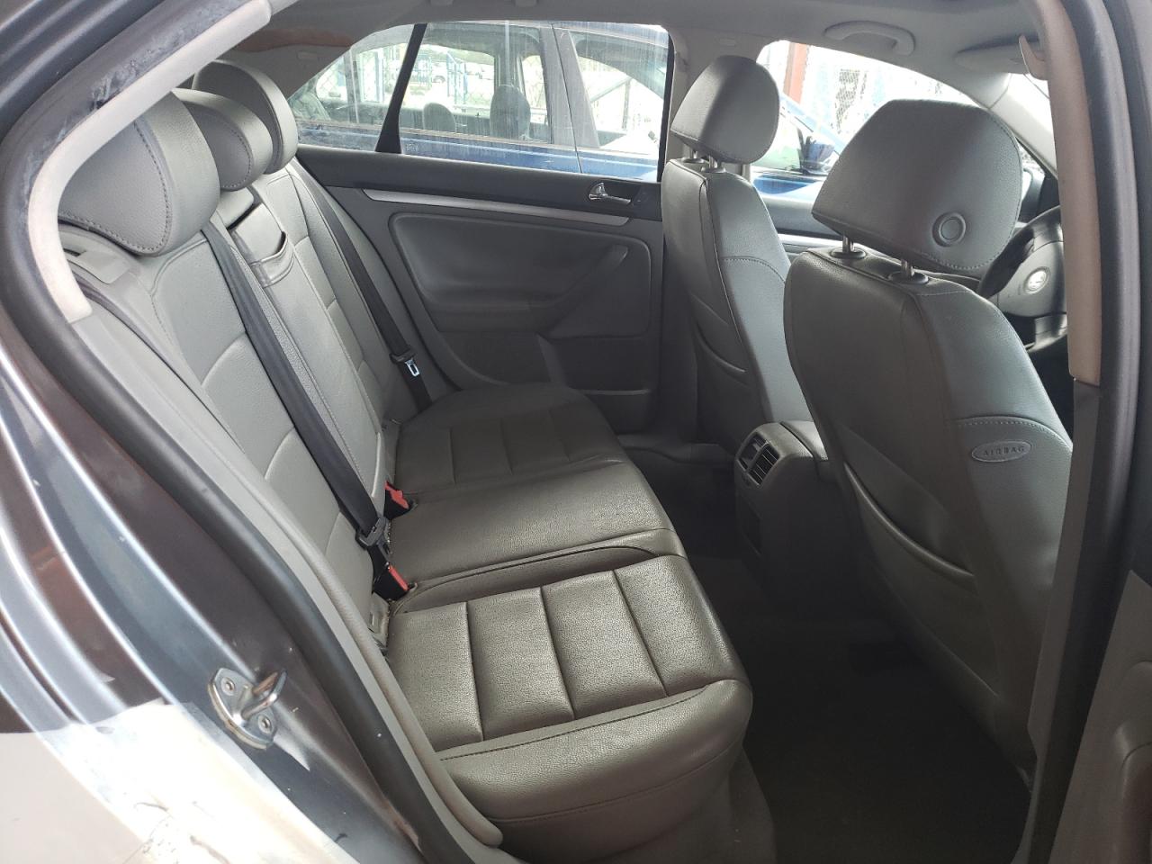 Photo 6 from auction – 2005 VOLKSWAGEN NEW JETTA with VIN 3VWSF71K95M633422