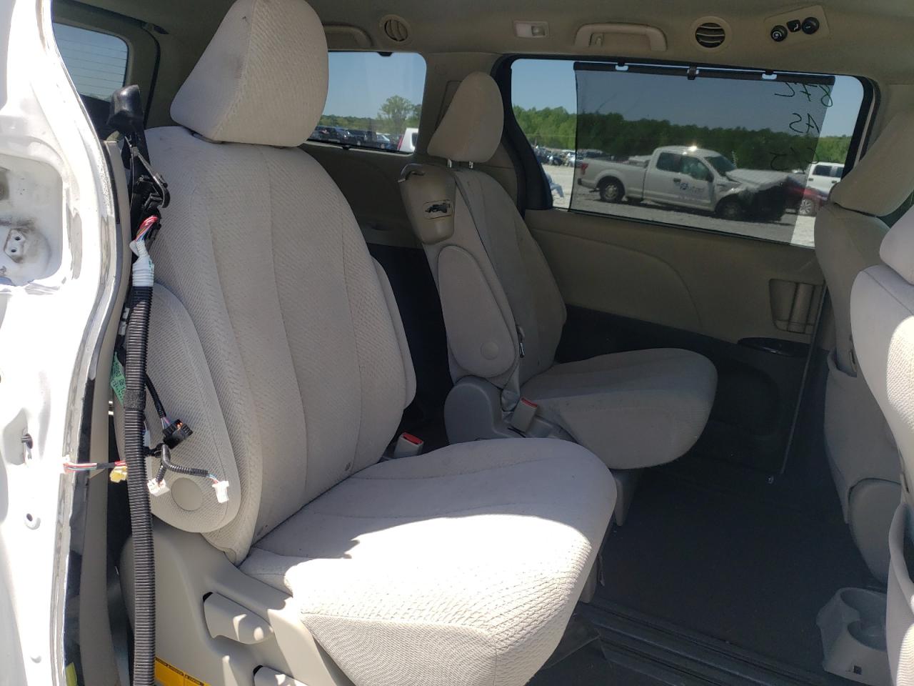 Photo 6 from auction – 2011 TOYOTA SIENNA LE with VIN 5TDKK3DC5BS155118