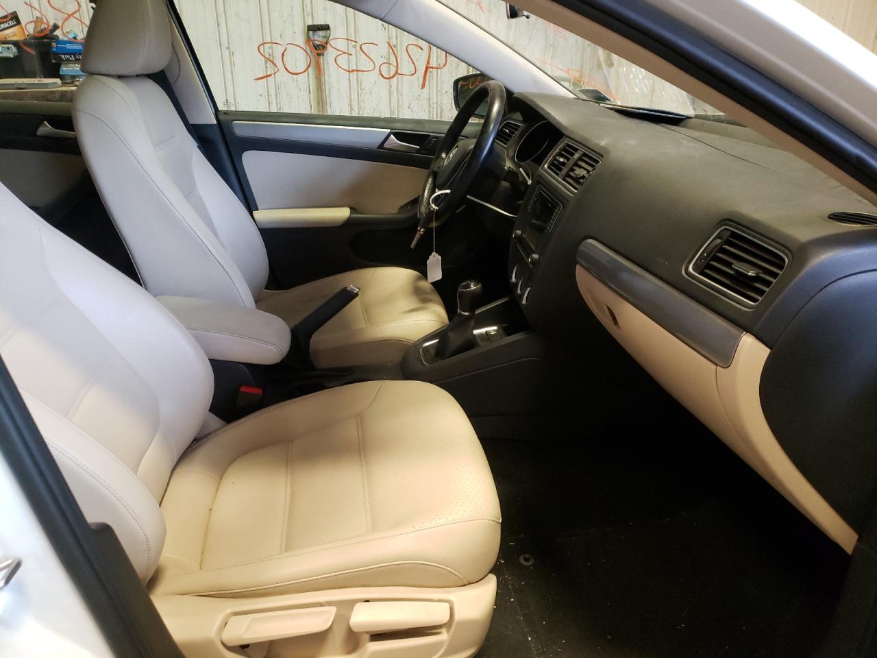 Photo 5 from auction – 2017 VOLKSWAGEN JETTA SE with VIN 3VWB67AJ6HM397985