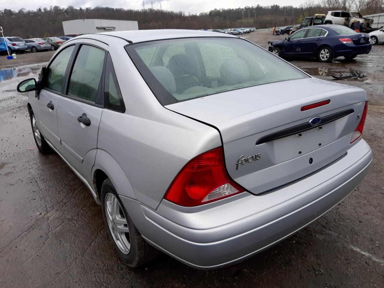 Photo 3 from auction – 2001 FORD FOCUS SE with VIN 1FAHP34PX1W228924