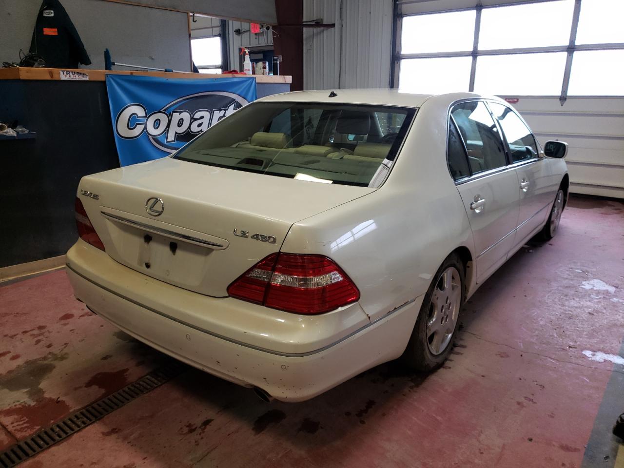 Photo 4 from auction – 2004 LEXUS LS 430 with VIN JTHBN36F940168781
