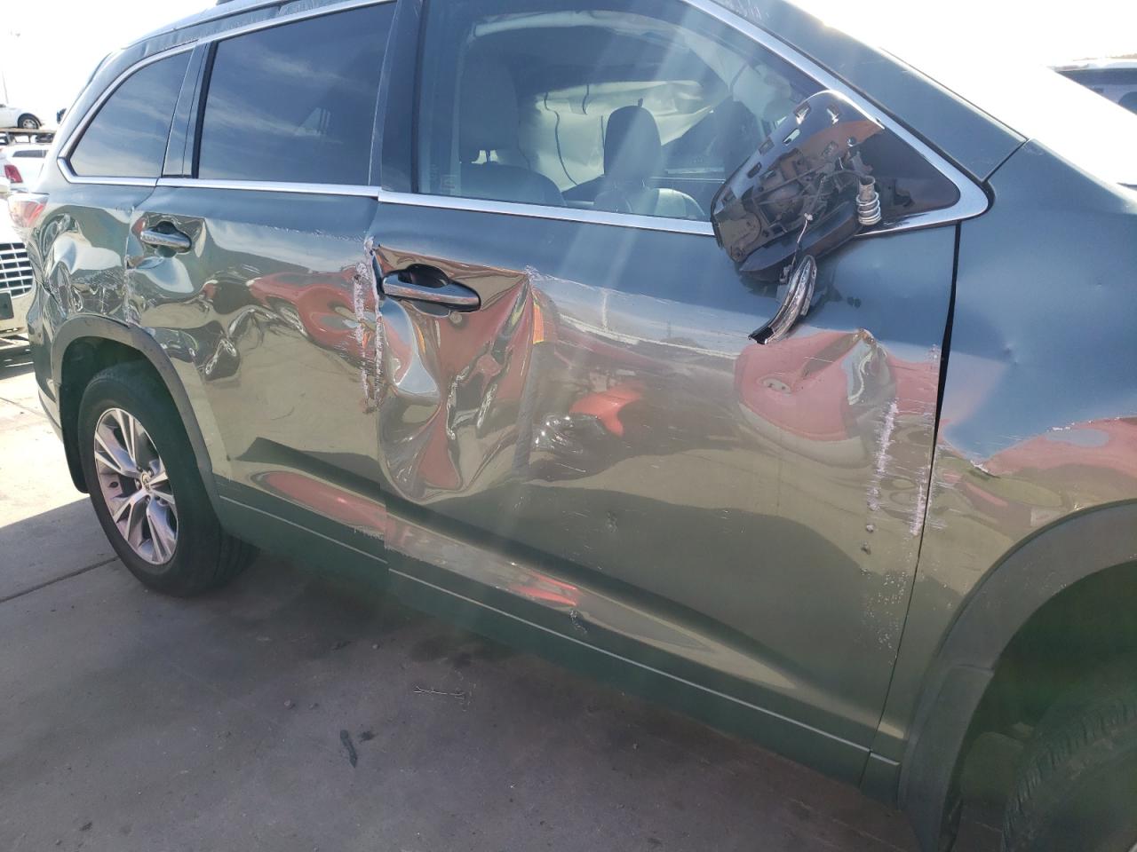 Photo 9 from auction – 2015 TOYOTA HIGHLANDER with VIN 5TDJKRFH5FS087710