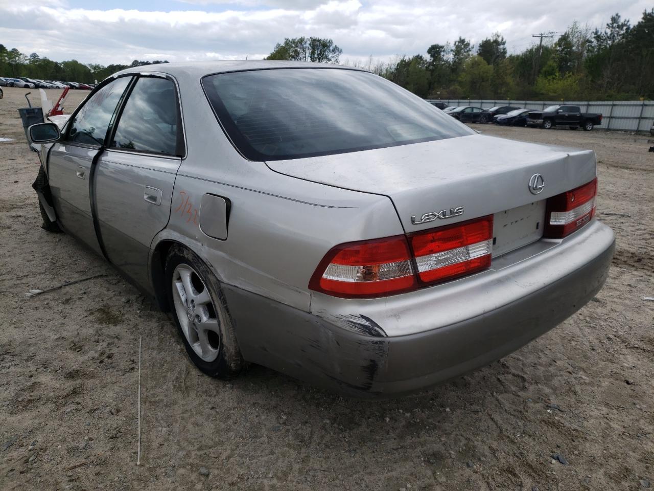 Photo 3 from auction – 2000 LEXUS ES 300 with VIN JT8BF28GXY5080991