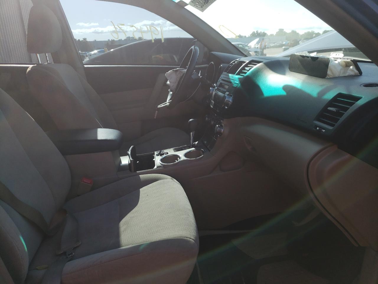 Photo 5 from auction – 2012 TOYOTA HIGHLANDER with VIN 5TDZK3EH3CS068375