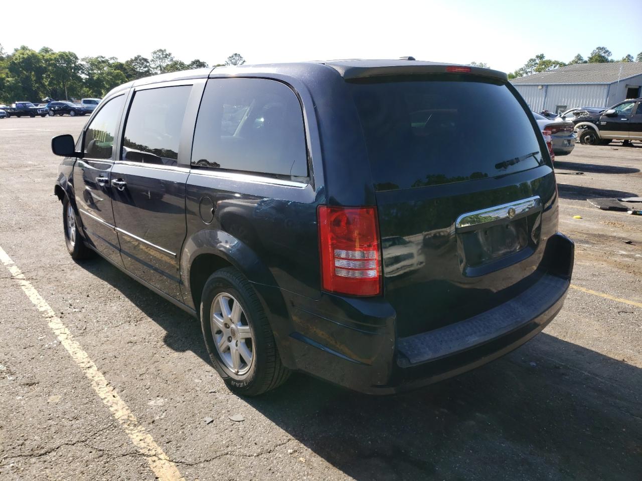 Photo 3 from auction – 2010 CHRYSLER TOWN & COU with VIN 2A4RR2D10AR415333