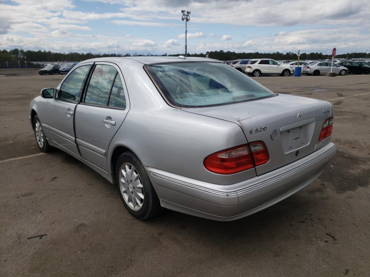 Photo 3 from auction – 2001 MERCEDES-BENZ E 320 4MAT with VIN WDBJF82J01X061816