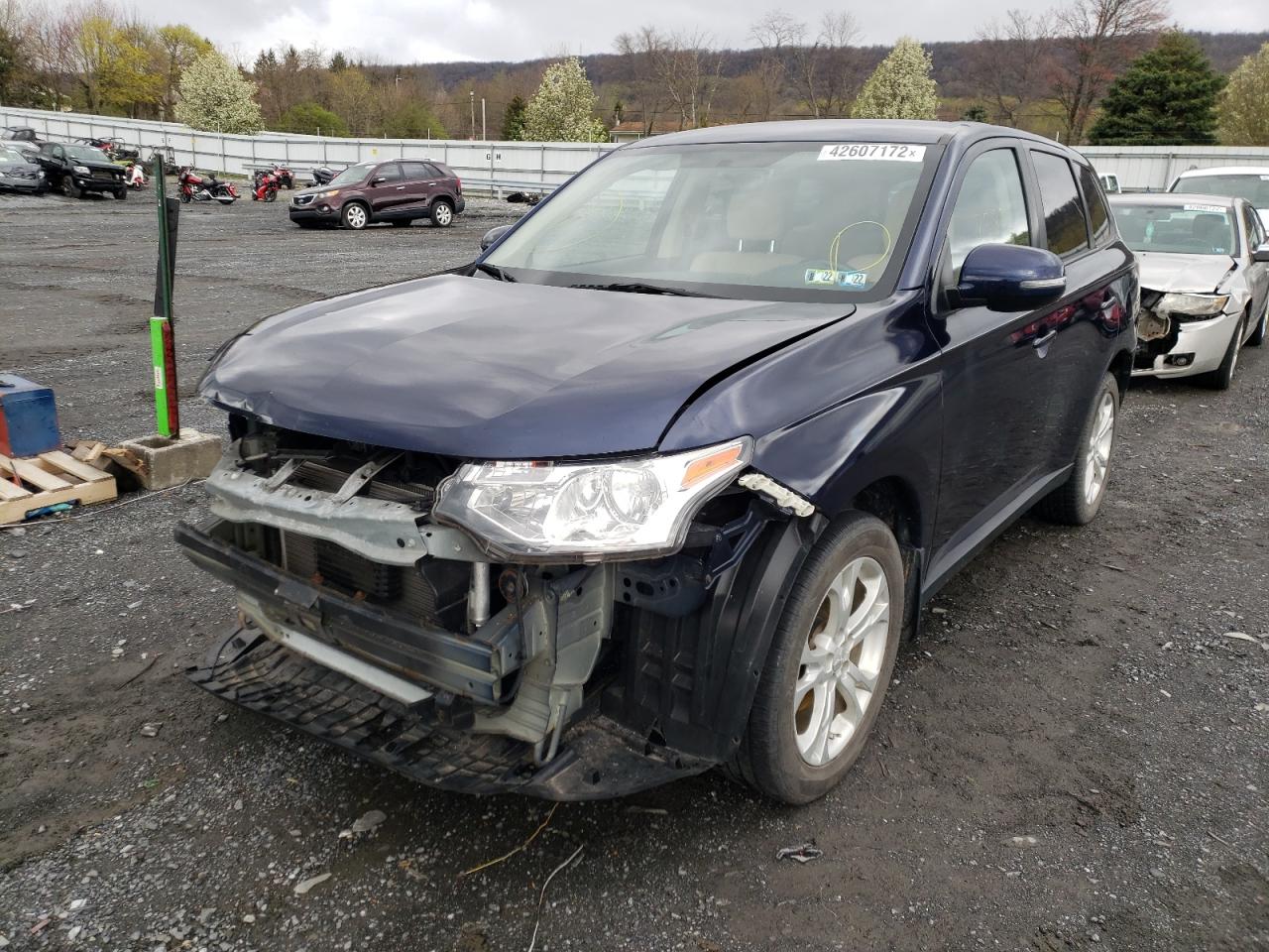 Photo 2 from auction – 2014 MITSUBISHI OUTLANDER with VIN JA4AD3A39EZ016391