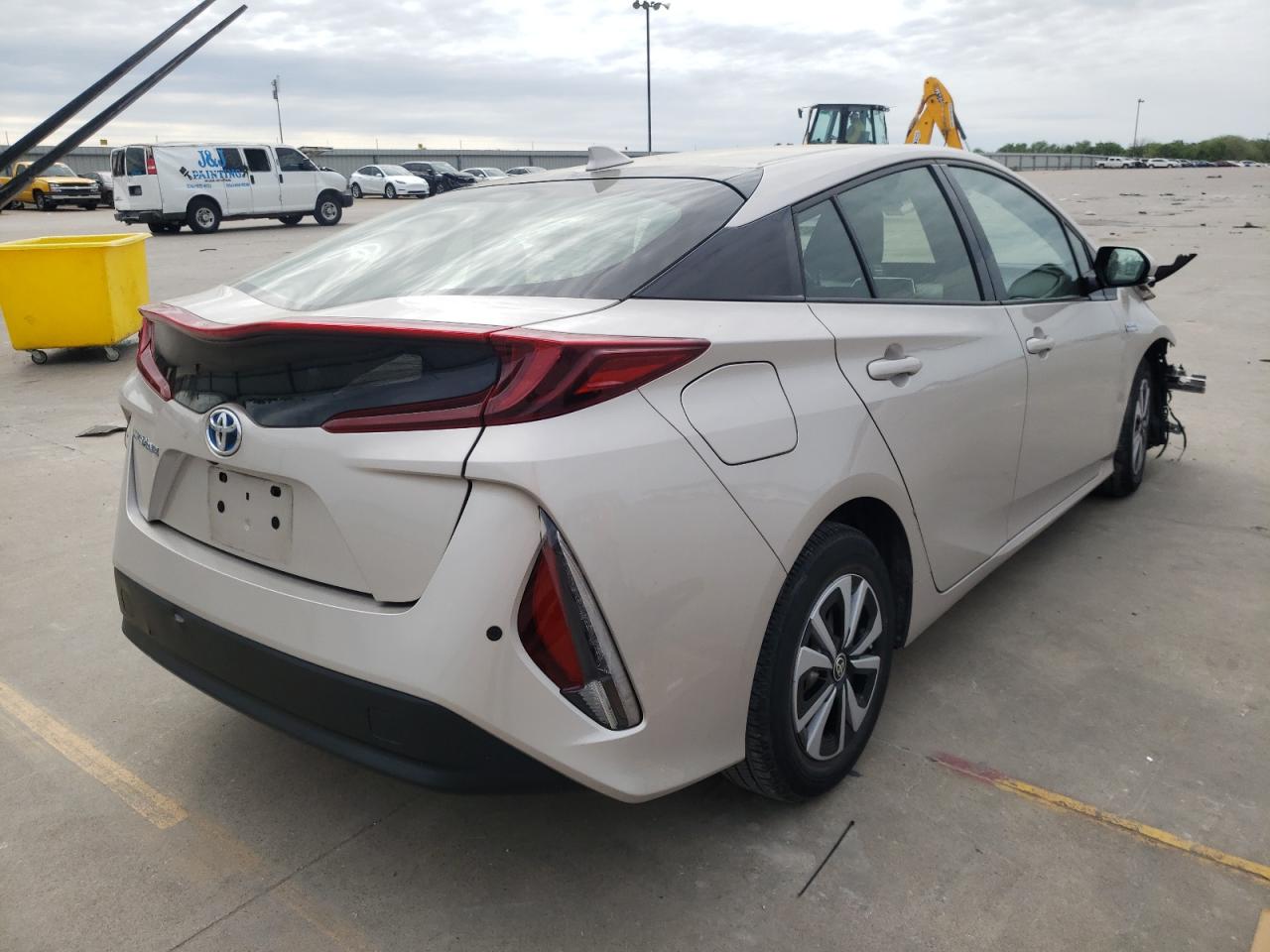 Photo 4 from auction – 2018 TOYOTA PRIUS PRIM with VIN JTDKARFP2J3078598