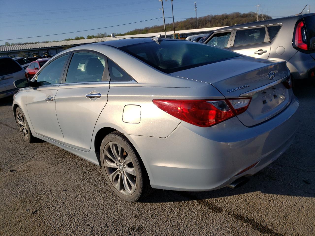 Photo 3 from auction – 2012 HYUNDAI SONATA SE with VIN 5NPEC4AC4CH371683