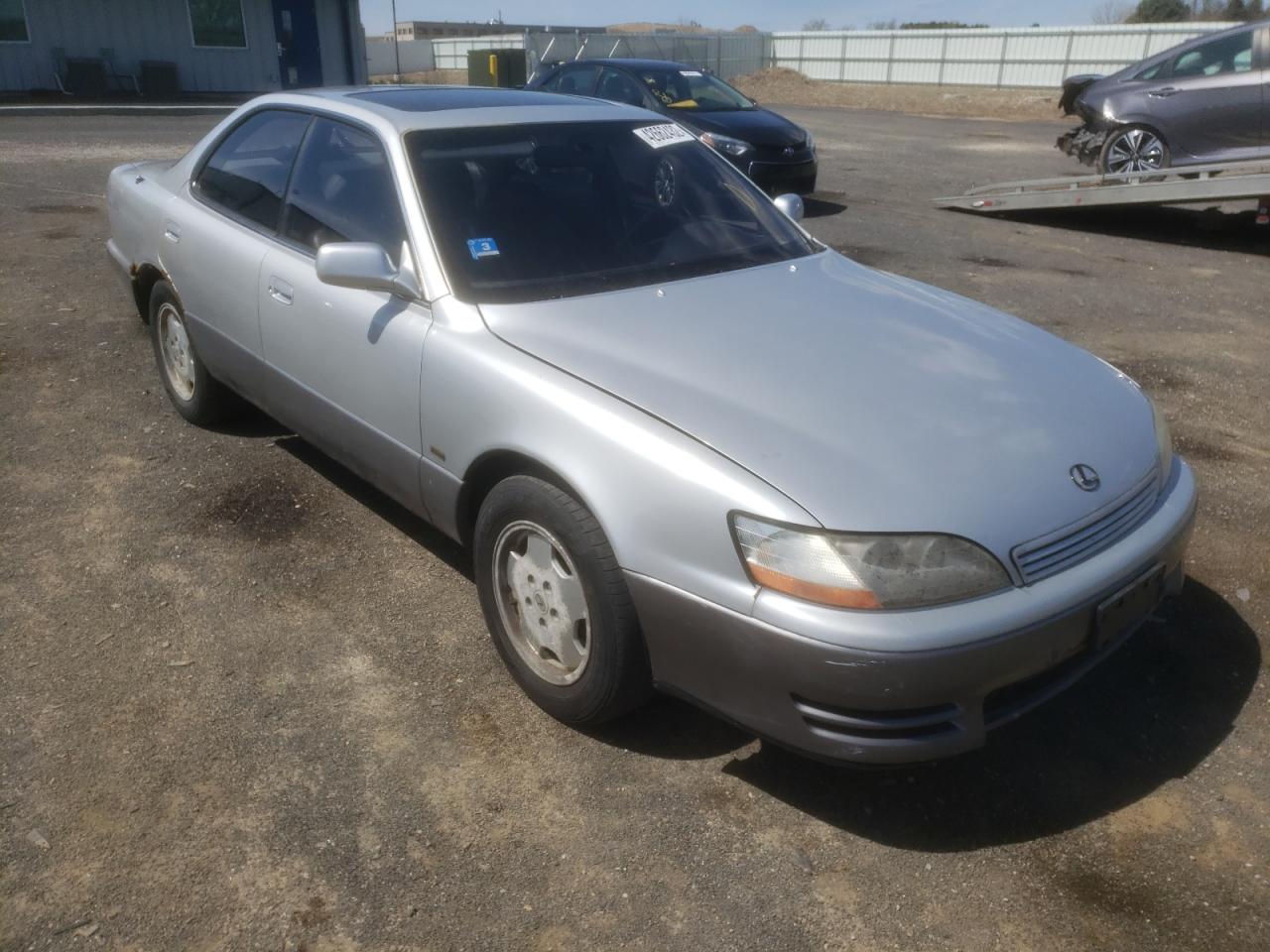 LEXUS ES 300 1996 with VIN JT8BF12GXT0164401 - Photo from auction
