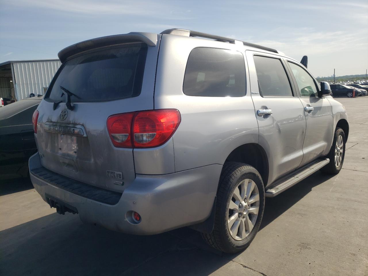 Photo 4 from auction – 2010 TOYOTA SEQUOIA PL with VIN 5TDDW5G19AS028955