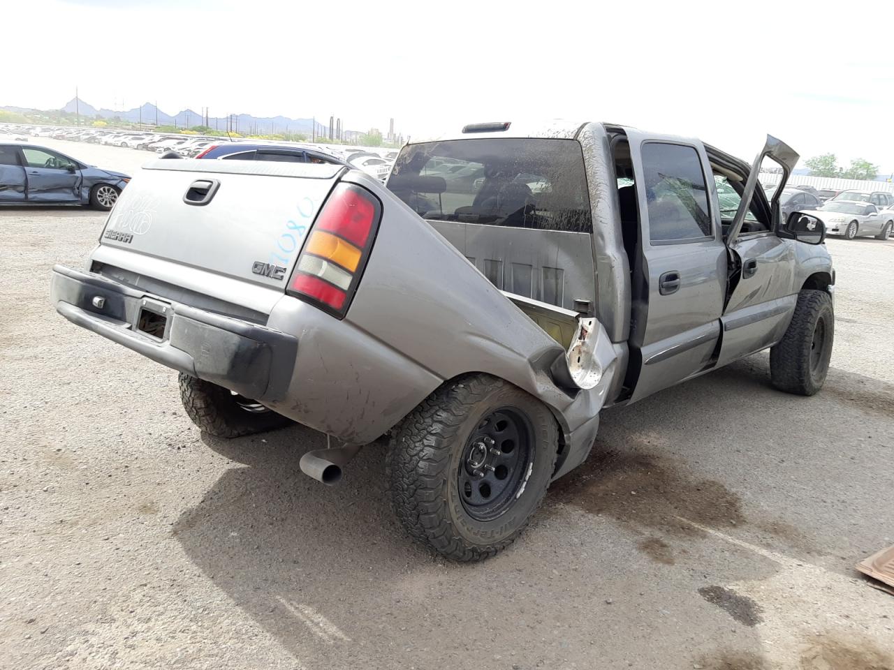 Photo 4 from auction – 2007 GMC NEW SIERRA with VIN 2GTEC13V071108000