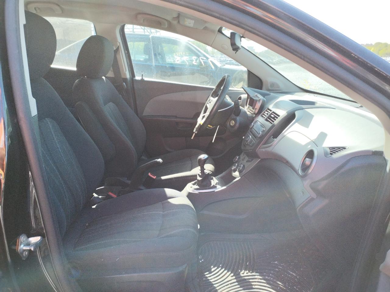 Photo 5 from auction – 2014 CHEVROLET SONIC LT with VIN 1G1JD5SH3E4206172