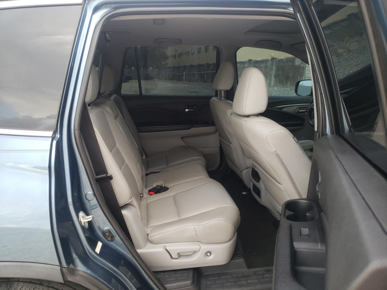 Photo 6 from auction – 2016 HONDA PILOT EXL with VIN 5FNYF5H52GB025895