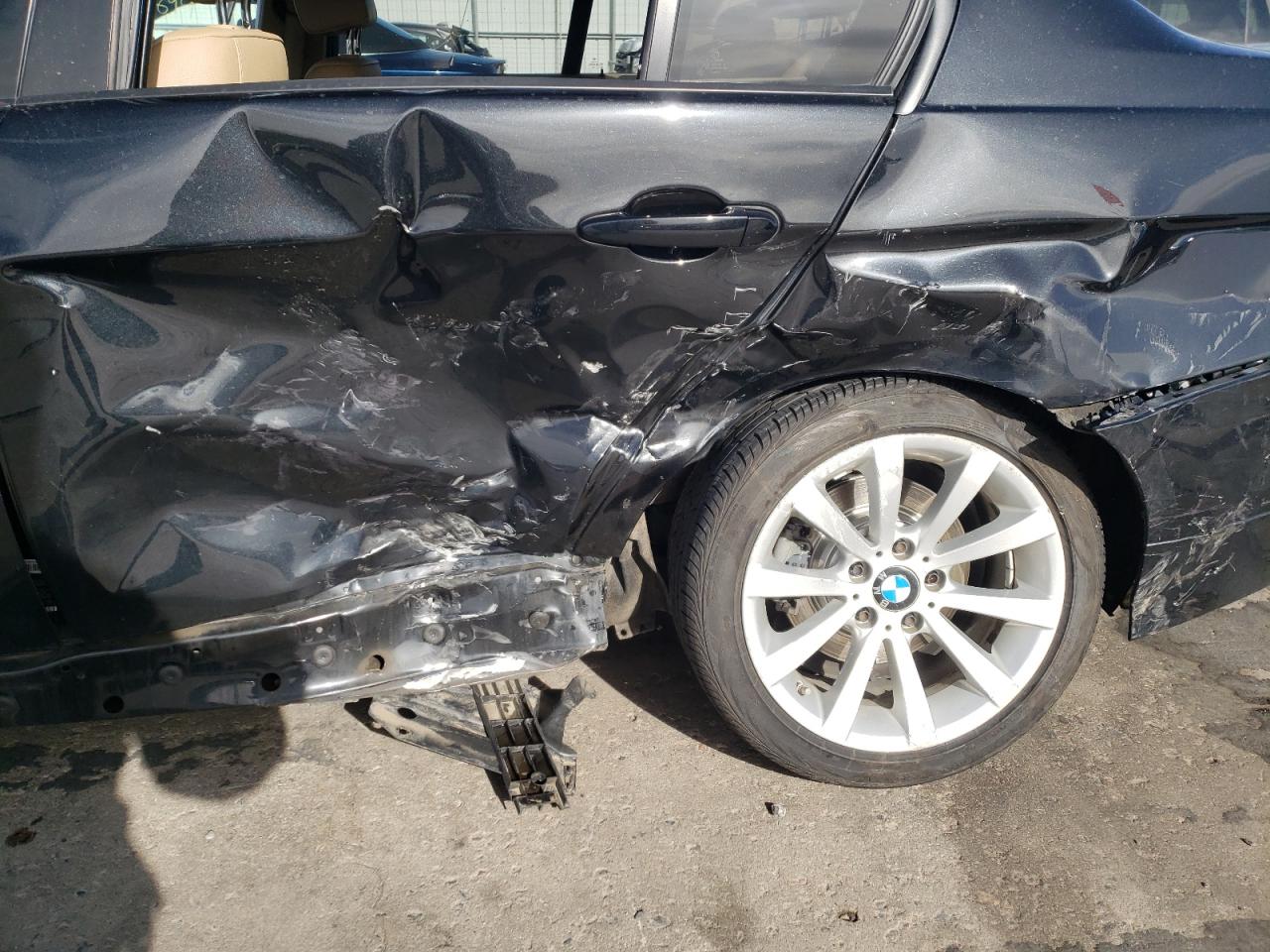 Photo 9 from auction – 2011 BMW 328 XI with VIN WBAPK7C51BA821093