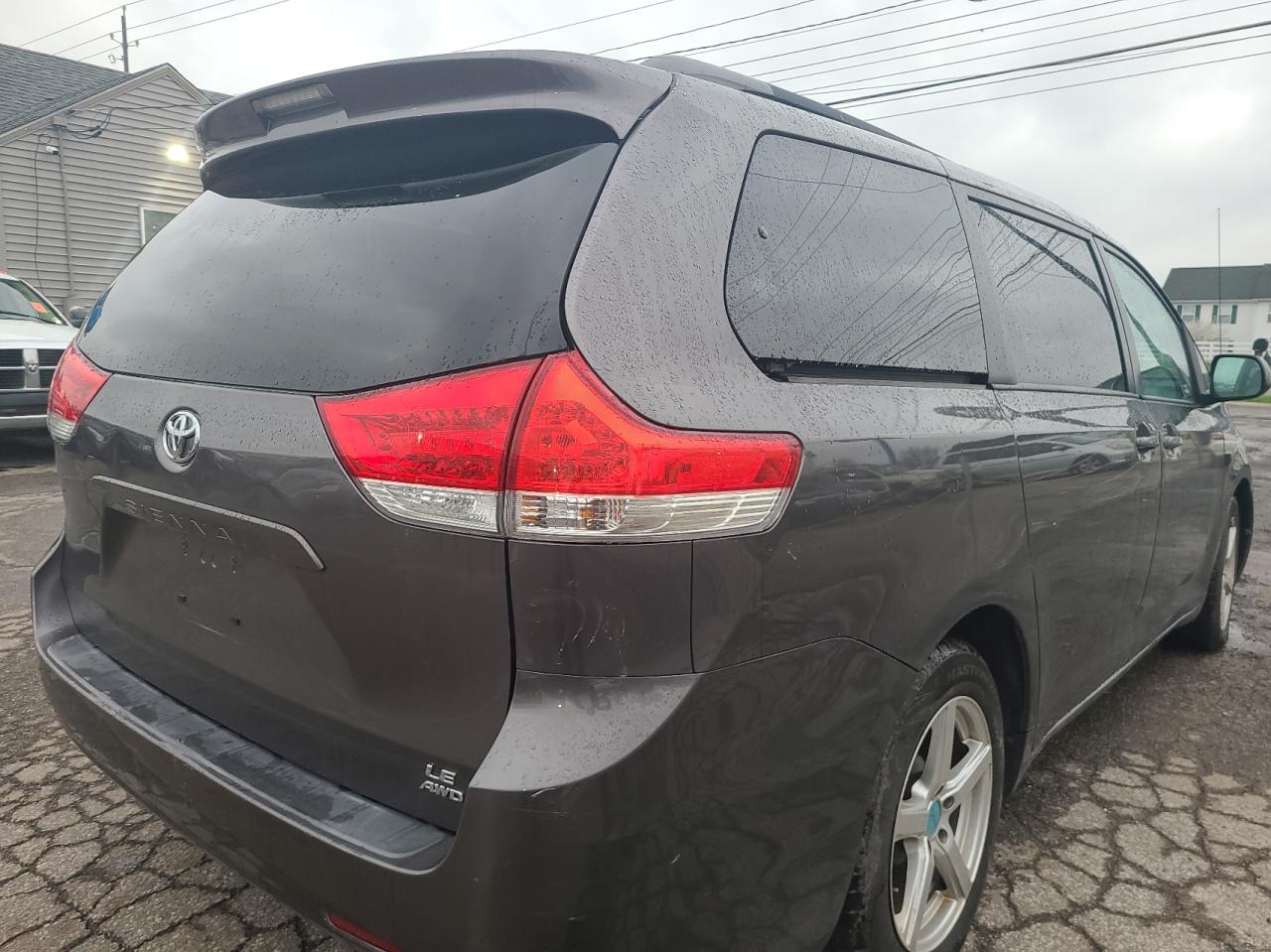 Photo 4 from auction – 2011 TOYOTA SIENNA LE with VIN 5TDJK3DCXBS015223