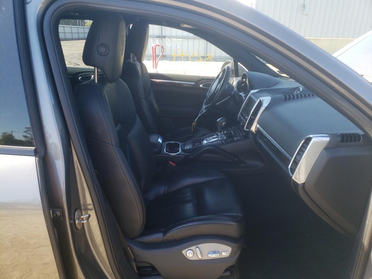 Photo 5 from auction – 2011 PORSCHE CAYENNE S with VIN WP1AE2A28BLA91584
