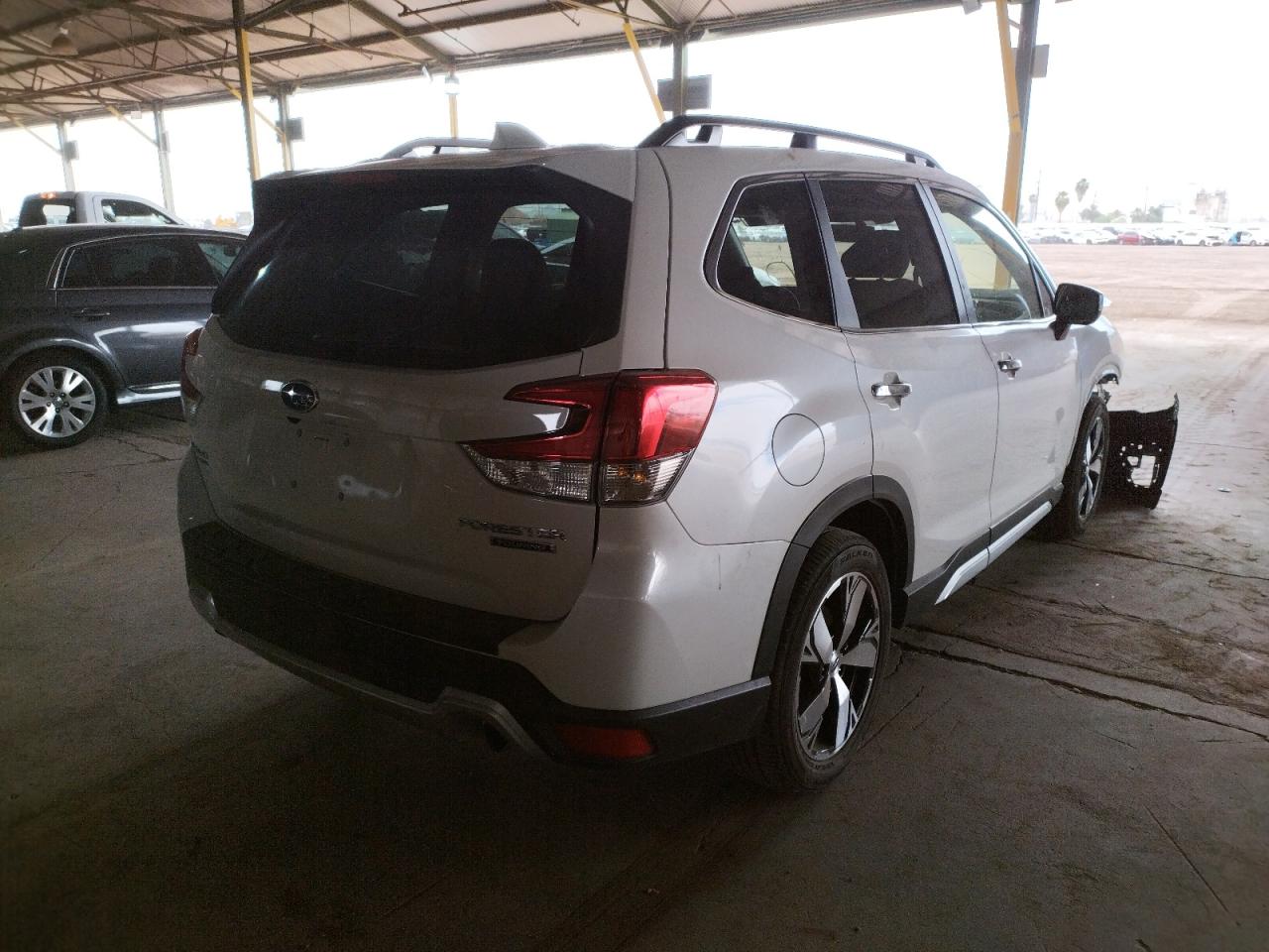 Photo 4 from auction – 2019 SUBARU FORESTER T with VIN JF2SKAWC6KH590155