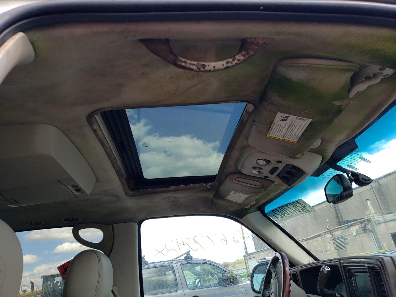 Photo 9 from auction – 2005 CADILLAC ESCALADE E with VIN 3GYFK66N35G176192
