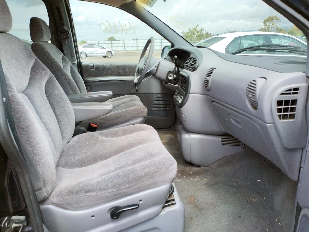 Photo 5 from auction – 1999 DODGE CARAVAN with VIN 1B4GP54R0XB626708