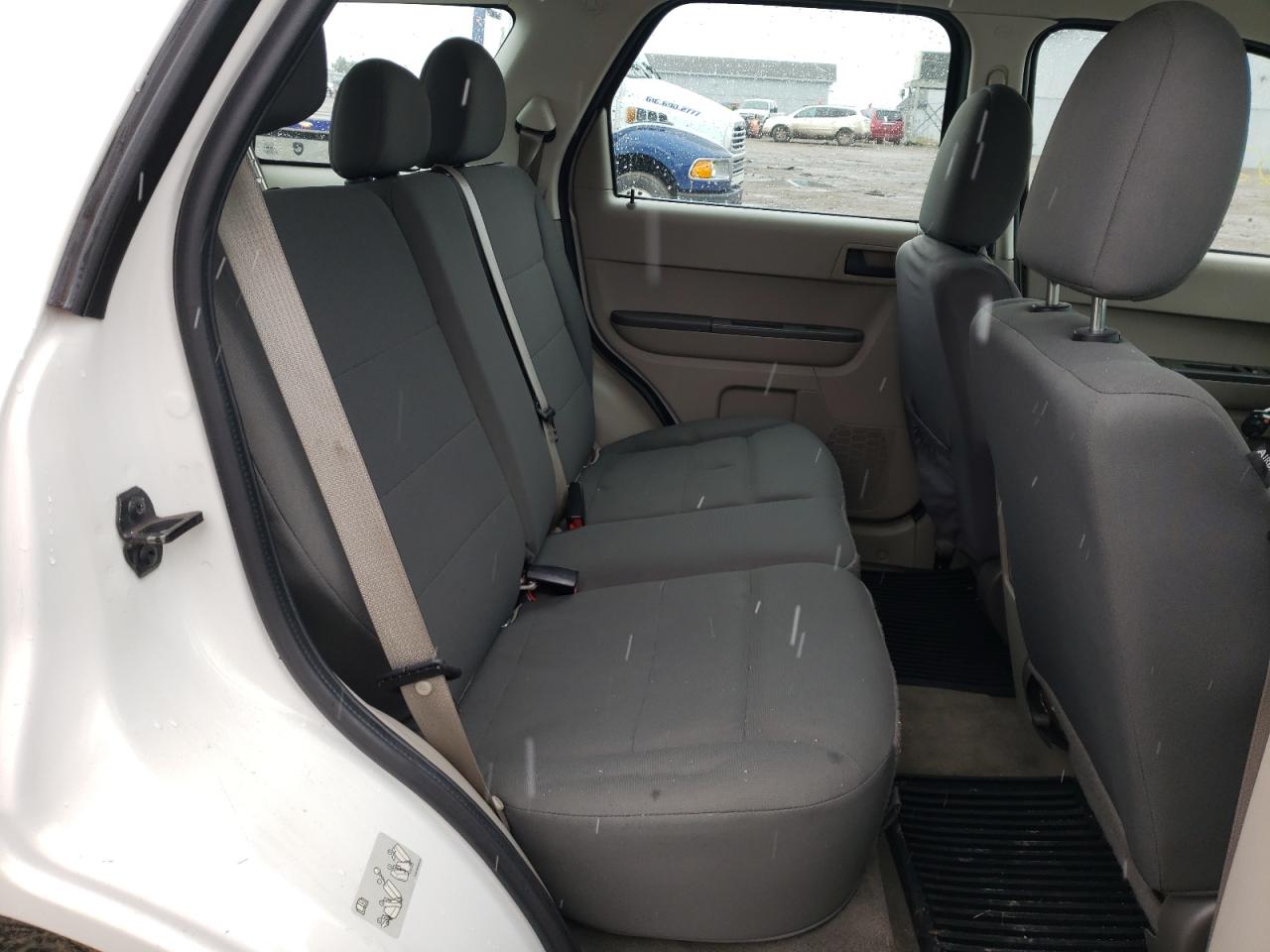Photo 6 from auction – 2011 FORD ESCAPE XLS with VIN 1FMCU0C78BKA99244