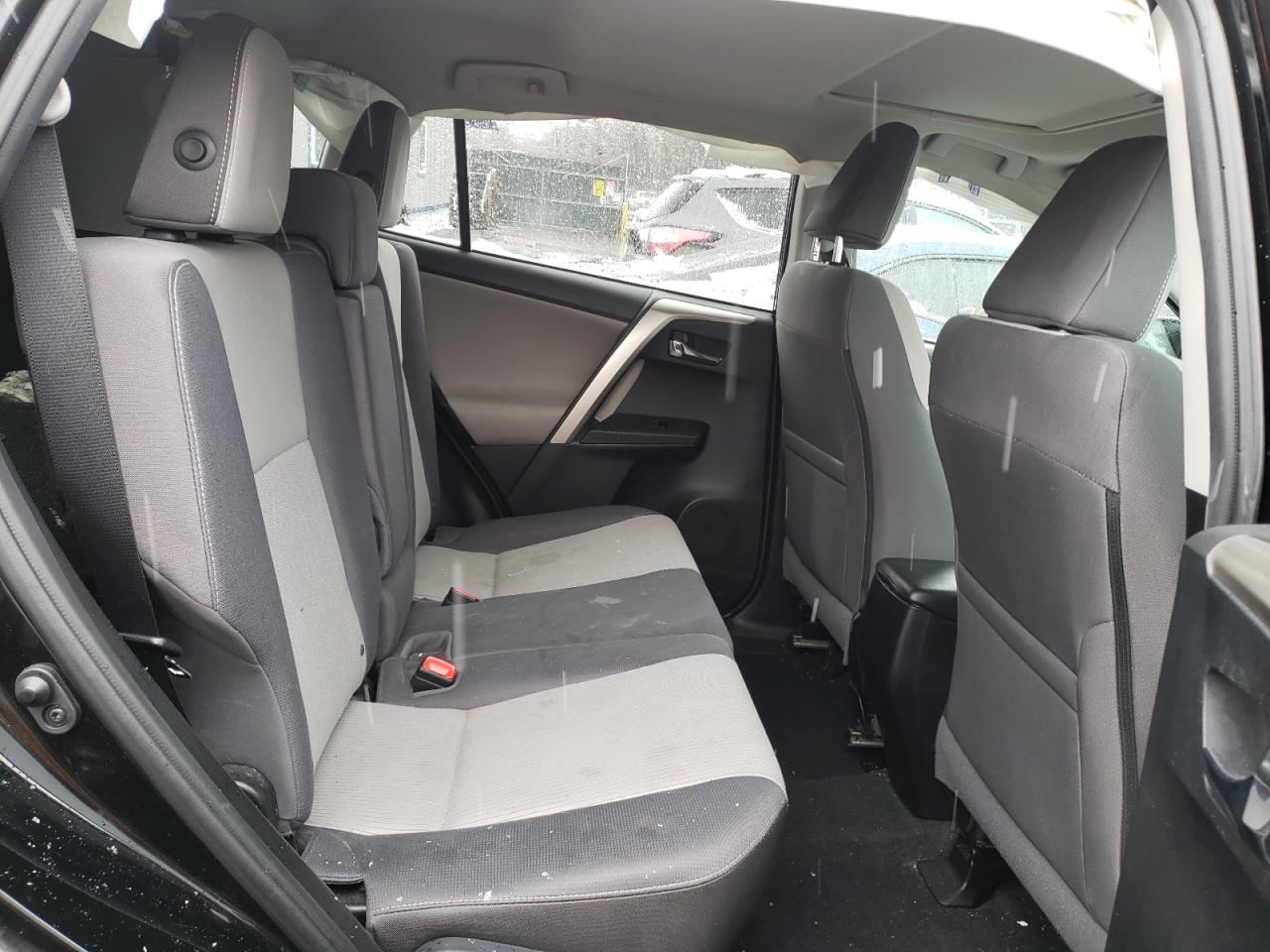 Photo 6 from auction – 2015 TOYOTA RAV4 XLE with VIN 2T3RFREV5FW367513
