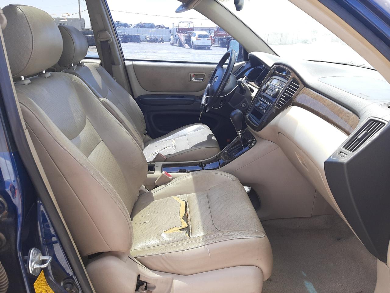 Photo 5 from auction – 2002 TOYOTA HIGHLANDER with VIN JTEGF21A920053519