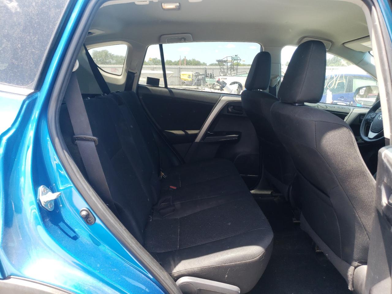 Photo 6 from auction – 2018 TOYOTA RAV4 LE with VIN 2T3ZFREV2JW432827