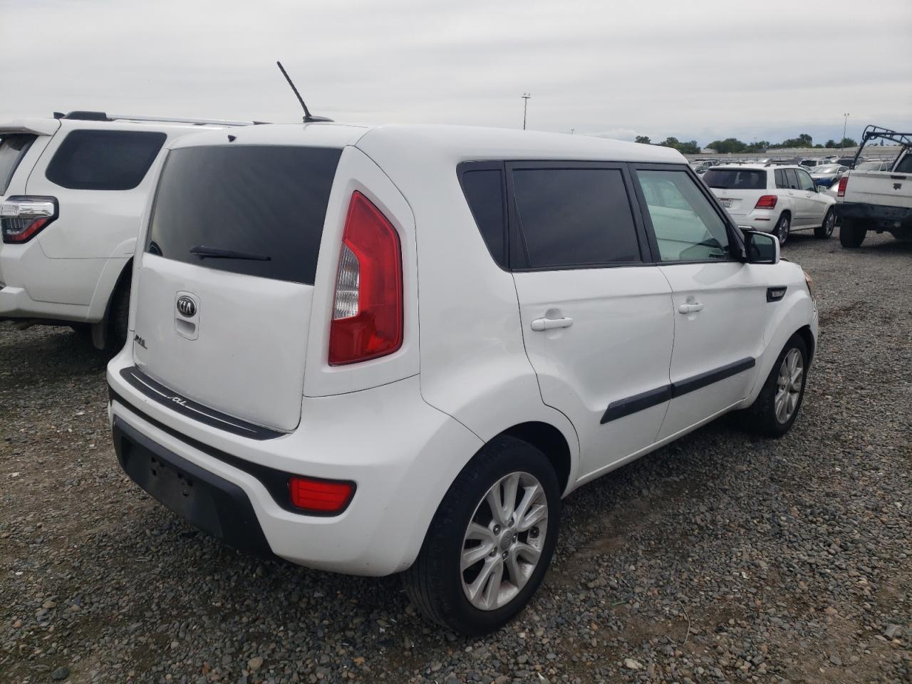 Photo 4 from auction – 2013 KIA SOUL with VIN KNDJT2A59D7760863