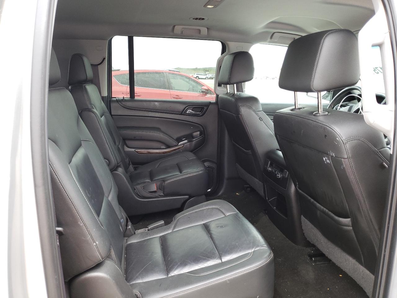 Photo 6 from auction – 2017 CHEVROLET SUBURBAN C with VIN 1GNSCHKC2HR160479