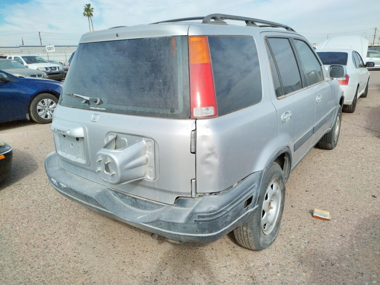 Photo 4 from auction – 1998 HONDA CR-V EX with VIN JHLRD186XWC088186
